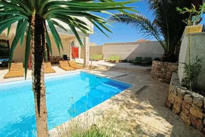 Bazen u objektu Murter New- with Sauna&Jacuzzi 722 ili u blizini