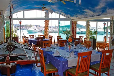 Restoran ili neka druga zalogajnica u objektu Marina Frapa Resort Rogoznica