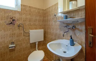 Kupaonica u objektu Two-Bedroom Apartment In Sibenik