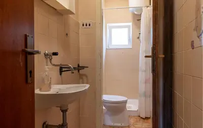Kupaonica u objektu Two-Bedroom Apartment In Sibenik
