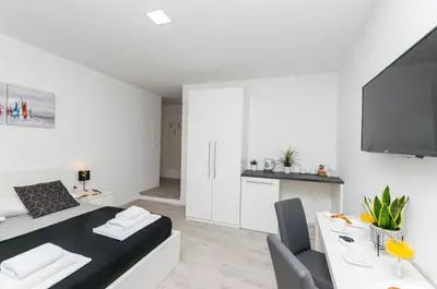TV i/ili zabavni centar u objektu Apartments and Rooms Adriatic Suites
