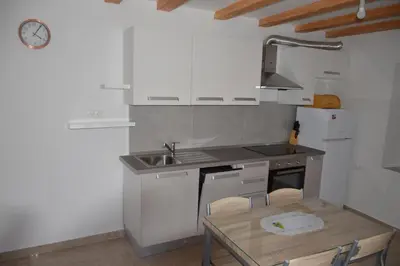 Kuhinja ili čajna kuhinja u objektu studio apartman Kata