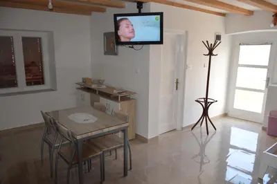 TV i/ili zabavni centar u objektu studio apartman Kata