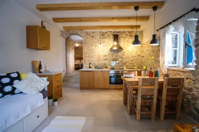 Kuhinja ili čajna kuhinja u objektu Stone House Kula Milica