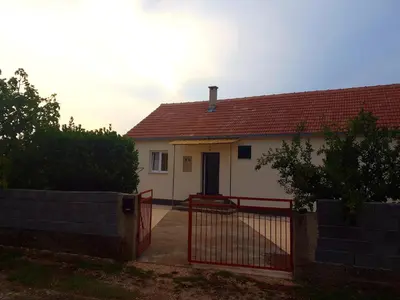 Zgrada u kojoj se nalazi vikendica