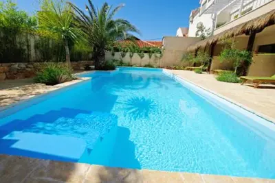 Bazen u objektu Murter New- with Sauna&Jacuzzi 721 ili u blizini