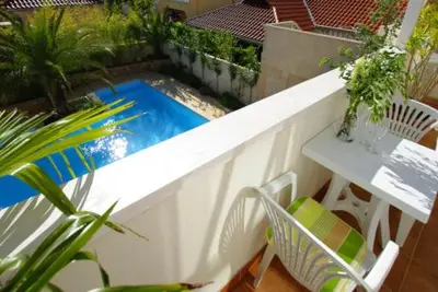 Bazen u objektu Murter New- with Sauna&Jacuzzi 721 ili u blizini