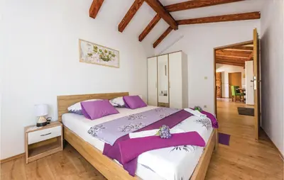 Krevet ili kreveti u jedinici u objektu Four-Bedroom Holiday Home In Tribunj