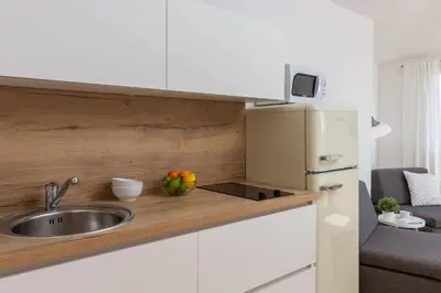Kuhinja ili čajna kuhinja u objektu Seaview Apartments Tihi II