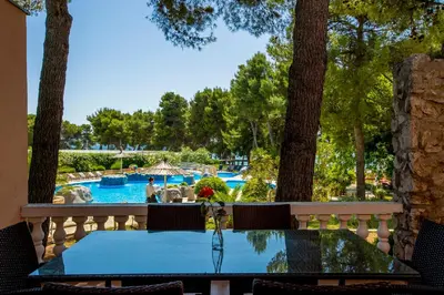 Bazen u objektu Matilde Beach Resort ili u blizini
