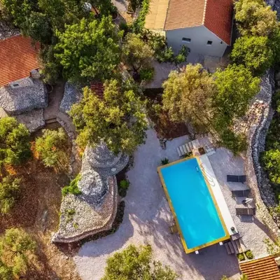 Holiday Estate 
