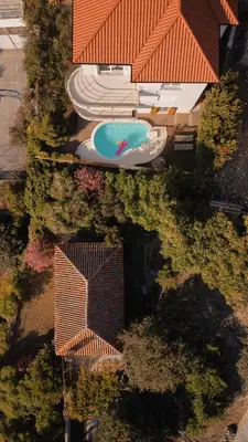 Bazen u objektu Luxurious city retreat with pool ili u blizini