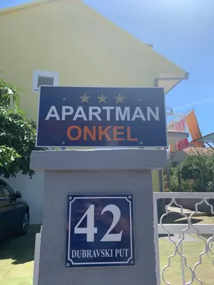 Certifikat, nagrada, logo ili neki drugi dokument izložen u objektu Apartment 