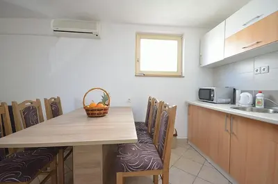 Kuhinja ili čajna kuhinja u objektu Apartmani Ana