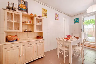Kuhinja ili čajna kuhinja u objektu Apartments Mediteraneo