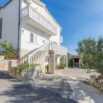 Apartment and Rooms Radojka