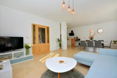 TV i/ili zabavni centar u objektu Villa Authentica with Heated Pool
