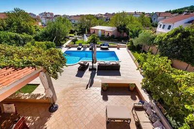Bazen u objektu Navis Luxury Villa ili u blizini