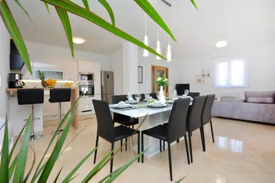 Kuhinja ili čajna kuhinja u objektu Villa Kami - 4 stars villa, Heated pool