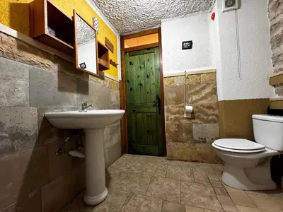 Kupaonica u objektu Comfortable Apartment in Betina, terrace, 55 m², air-conditioned