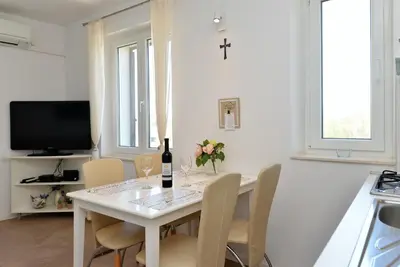 TV i/ili zabavni centar u objektu Beach apartment VAMI with sea view