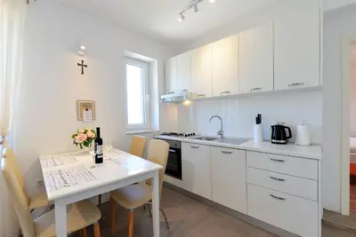Kuhinja ili čajna kuhinja u objektu Beach apartment VAMI with sea view