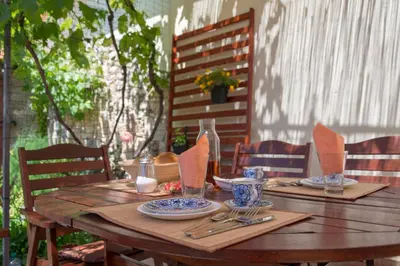 Tlocrt objekta Mediterranean terrace apartment with Bikes & SUP