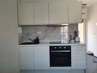 Kuhinja ili čajna kuhinja u objektu Studio apartment Laura ||