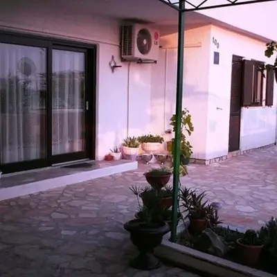 Apartments and rooms by the sea Brodarica