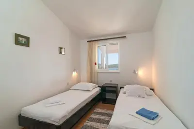 Krevet ili kreveti u jedinici u objektu Apartments by the sea Rogoznica - 15551