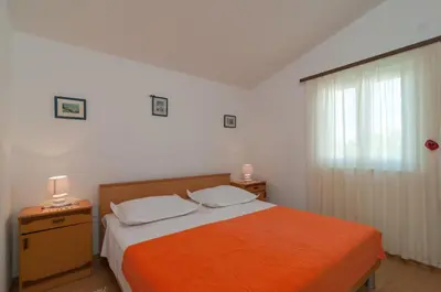 Krevet ili kreveti u jedinici u objektu Apartments by the sea Rogoznica - 15551