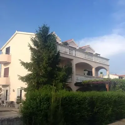 Apartments by the sea Brodarica