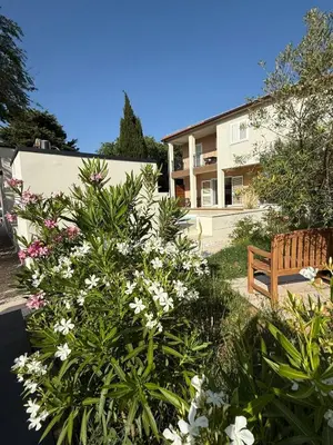 Vrt u objektu Ferienhaus FILI Insel Murter mit privaten Pool und großer Terrasse