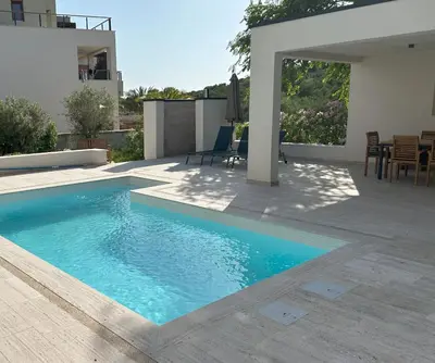 Bazen u objektu Ferienhaus FILI Insel Murter mit privaten Pool und großer Terrasse ili u blizini