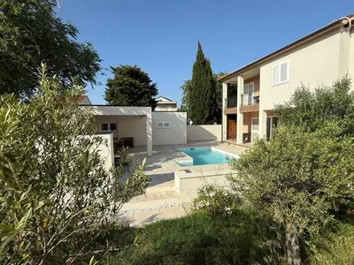 Bazen u objektu Ferienhaus FILI Insel Murter mit privaten Pool und großer Terrasse ili u blizini