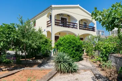 Vrt u objektu Apartments Grozdana