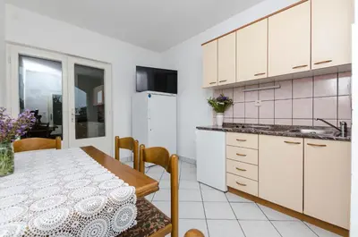 Kuhinja ili čajna kuhinja u objektu Apartments Grozdana