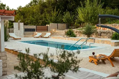 Bazen u objektu Villa Gabriel ili u blizini