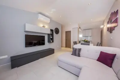 TV i/ili zabavni centar u objektu Apartmani Savin