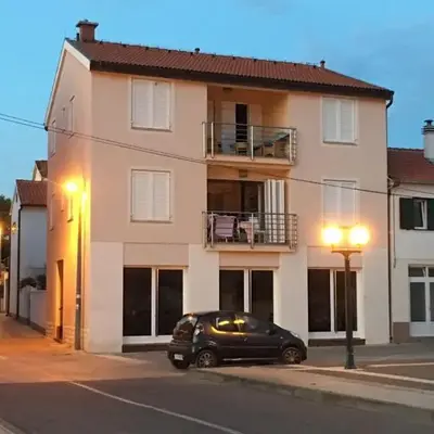 Apartments by the sea Jezera
