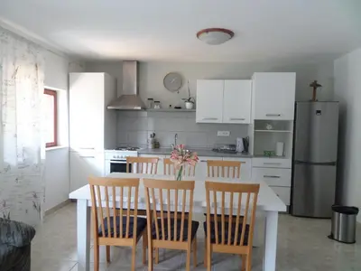 Kuhinja ili čajna kuhinja u objektu Apartments with parking space Vodice - 15544