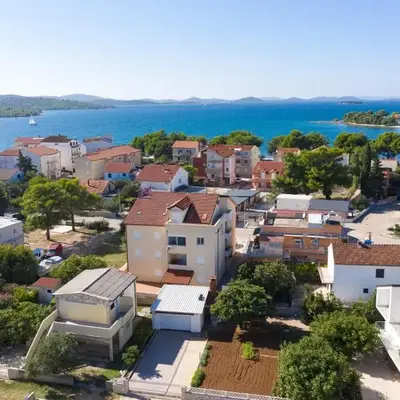 Apartments by the sea Pirovac
