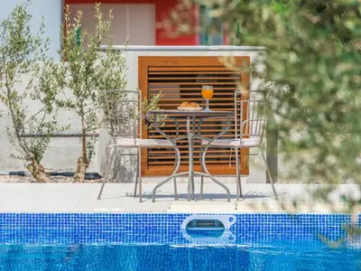Bazen u objektu Holiday Home Malu Sun II by Interhome ili u blizini