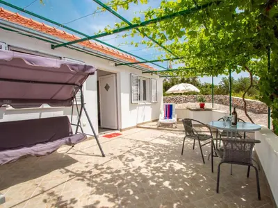 Popločani dio dvorišta ili vanjski dio objekta Holiday Home Snježana by Interhome