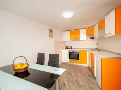 Kuhinja ili čajna kuhinja u objektu Holiday Home Snježana by Interhome