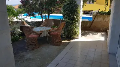 Bazen u objektu Apartments Metka ili u blizini