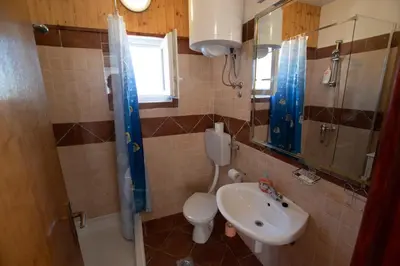 Kupaonica u objektu Apartments Roko i Niko