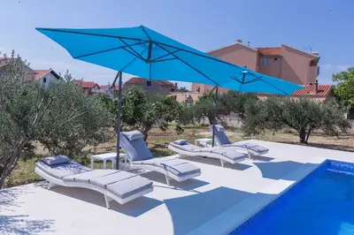Bazen u objektu Neda House ili u blizini