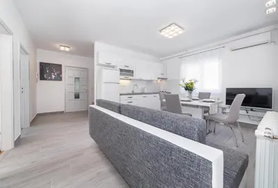 Kuhinja ili čajna kuhinja u objektu Neda House