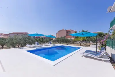 Bazen u objektu Holiday apartment ili u blizini